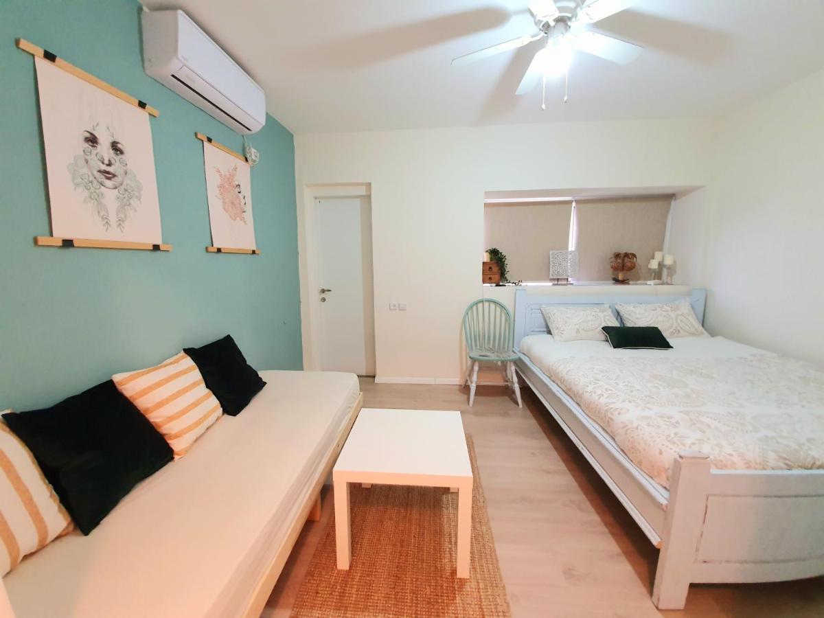 Sunshine Suite Boutique Only 5 Min Walk To The Beach - By Seaelo エイラート エクステリア 写真