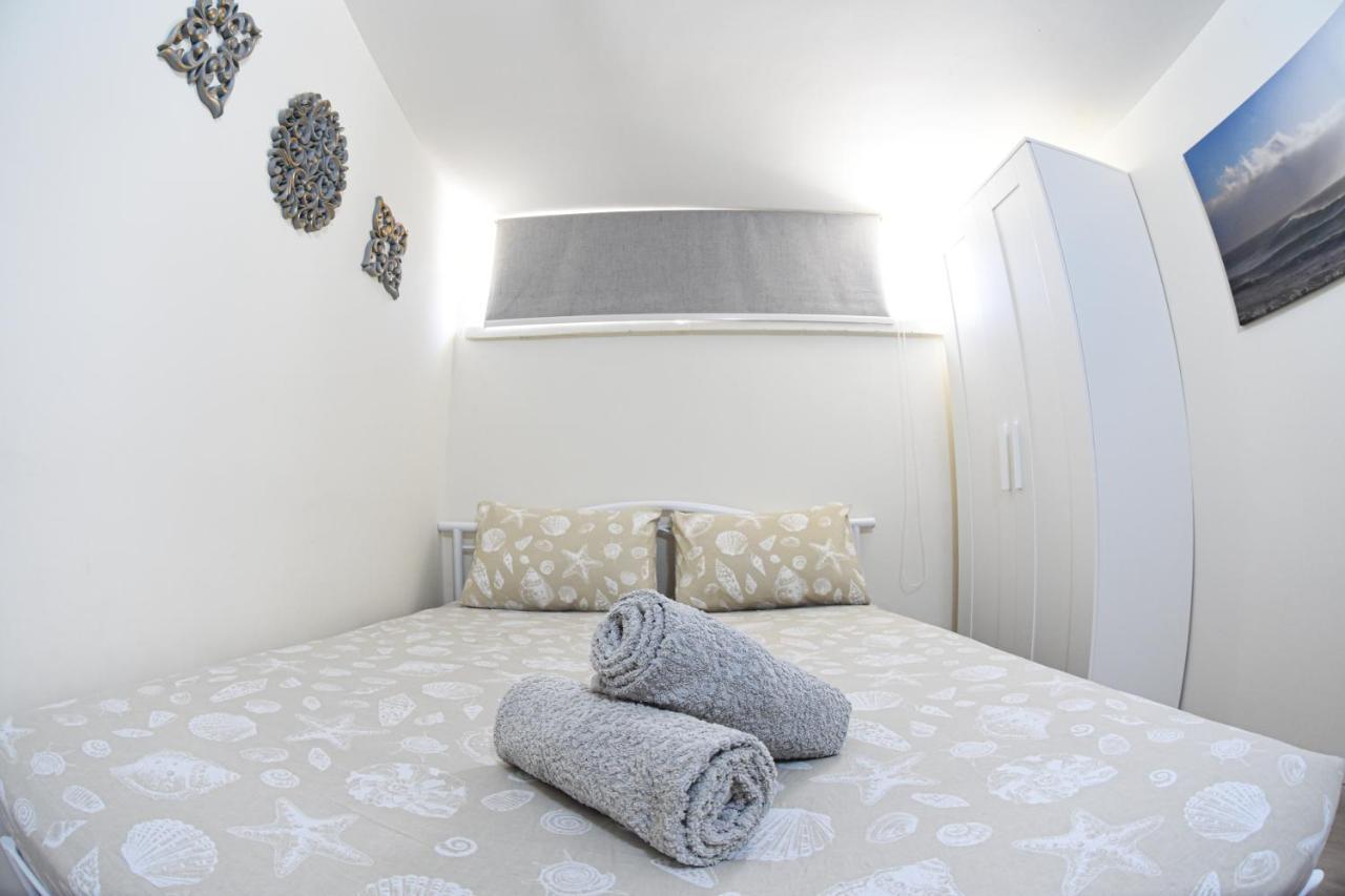 Sunshine Suite Boutique Only 5 Min Walk To The Beach - By Seaelo エイラート エクステリア 写真