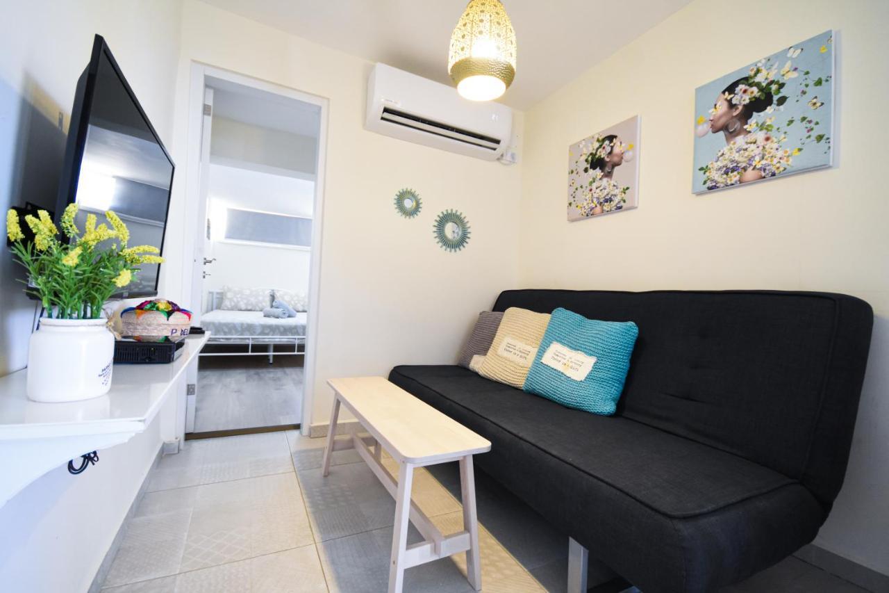 Sunshine Suite Boutique Only 5 Min Walk To The Beach - By Seaelo エイラート エクステリア 写真