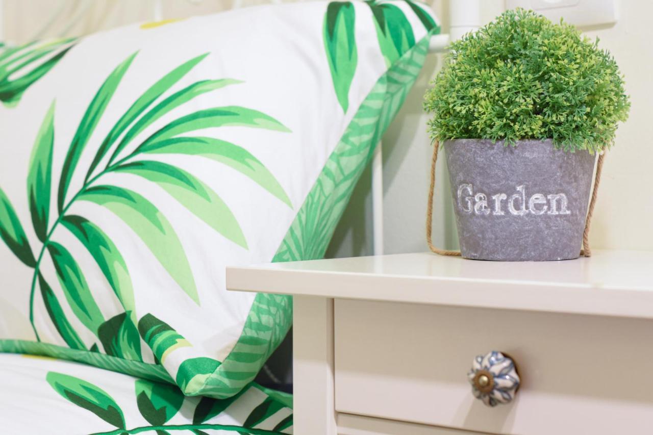 Sunshine Suite Boutique Only 5 Min Walk To The Beach - By Seaelo エイラート エクステリア 写真